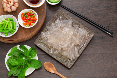 盘子里的红薯大拉皮