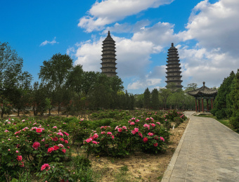 中国山西太原市永祚寺双塔