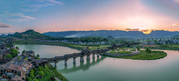 中国重庆市黔江濯水风雨廊桥