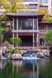 初秋的济南环城公园黑虎泉风光
