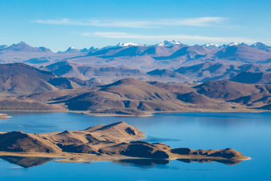 中国西藏羊卓雍措湖的风景