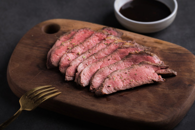 低温慢煮牛排配酱汁