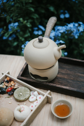 陶壶煮茶和小点心