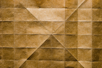 牛皮纸上的折痕线条纹理背景