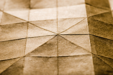 牛皮纸上的折痕线条纹理背景