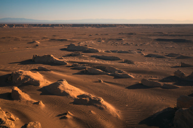 中国新疆哈密魔鬼城干旱戈壁自然风光