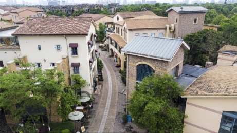 航拍成都天府新区麓山基金小镇欧式建筑社区