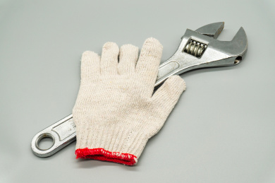 劳动工具白手套和扳手