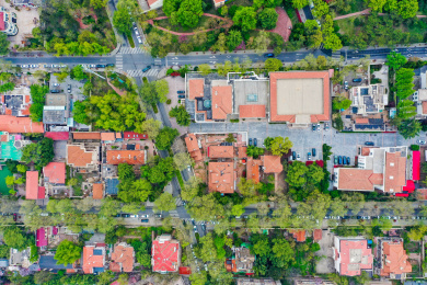 航拍中国山东青岛八大关景区红瓦绿树风光