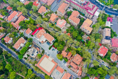 航拍中国山东青岛八大关景区红瓦绿树风光