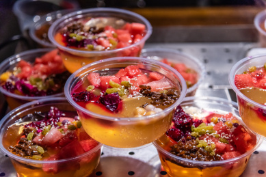 一碗中国四川成都小吃冰粉