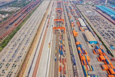 航拍中国郑州国际陆港郑州铁路口岸集装箱堆场