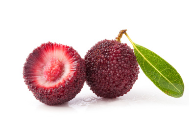 切开果肉的新鲜杨梅素材