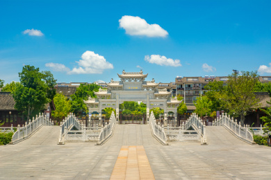 中国浙江海宁盐官古镇观潮胜地公园风光