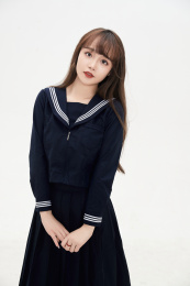 身穿日系高中制服的美丽少女