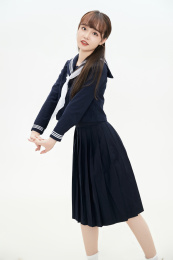 身穿日系高中制服的美丽少女