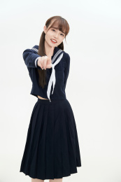 身穿日系高中制服的美丽少女