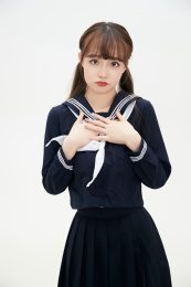 身穿日系高中制服的美丽少女