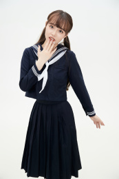 身穿日系高中制服的美丽少女