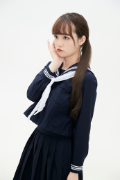 身穿日系高中制服的美丽少女
