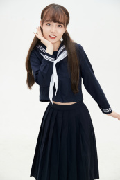 身穿日系高中制服的美丽少女