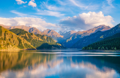 中国新疆阜康博格达峰天山天池自然风光