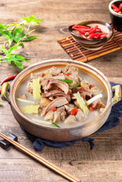 中餐舌尖美食猪肚鸡煲