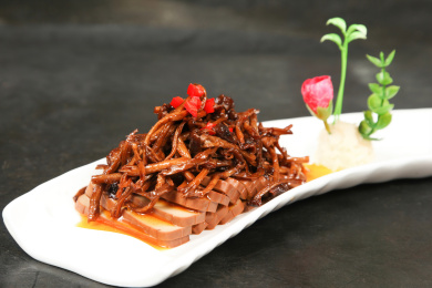 茶树菇拌鸡蛋干