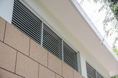 现代建筑的通风窗特写