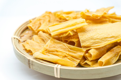 白色背景传统客家腐竹干货