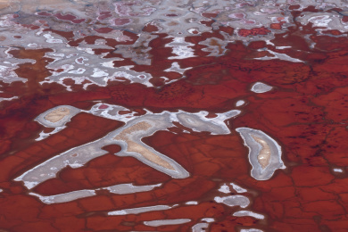 巴丹吉林沙漠红海子