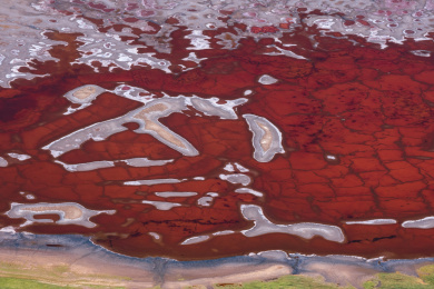 巴丹吉林沙漠红海子