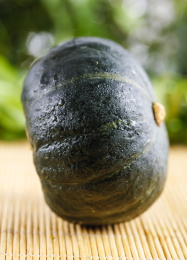 木底上摆放着贝贝南瓜