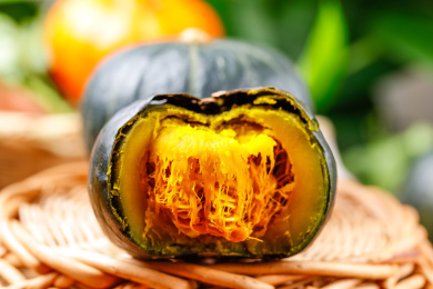 竹篮里的板栗南瓜