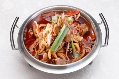 中餐传统美食锅仔鸭杂