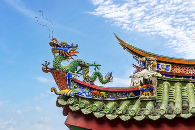 中式古建筑屋顶动物脊兽雕刻