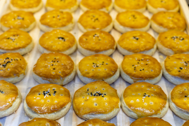 烘焙店里的老婆饼特写