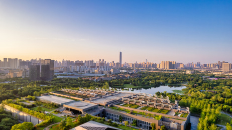 清晨的中国湖北武汉园博园里的自然博物馆