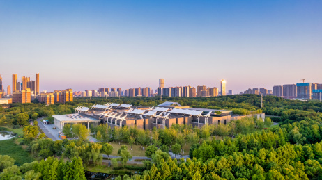 清晨的中国湖北武汉园博园里的自然博物馆