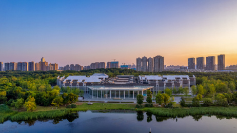 清晨的中国湖北武汉园博园里的自然博物馆