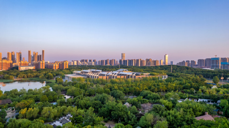 清晨的中国湖北武汉园博园里的自然博物馆