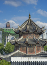 贵阳文昌阁远眺东山寺