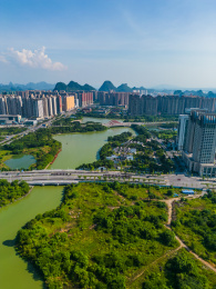 竖屏航拍中国广西临桂新区山水公园