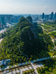 竖屏航拍中国广西临桂新区山水公园