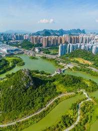 竖屏航拍中国广西临桂新区山水公园