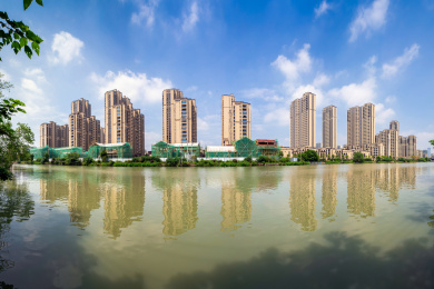 中国浙江省温州市瓯海区塘西村安置房倒影