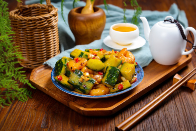 特色凉拌菜腌黄瓜虾仁
