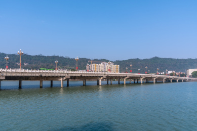 中国四川雅安的青衣江大桥