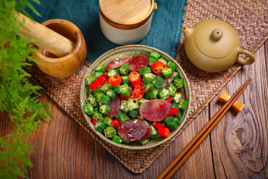 美味家常菜秋葵炒腊肠