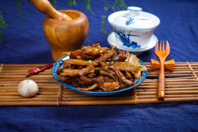 美味下酒菜干煸猪肚条